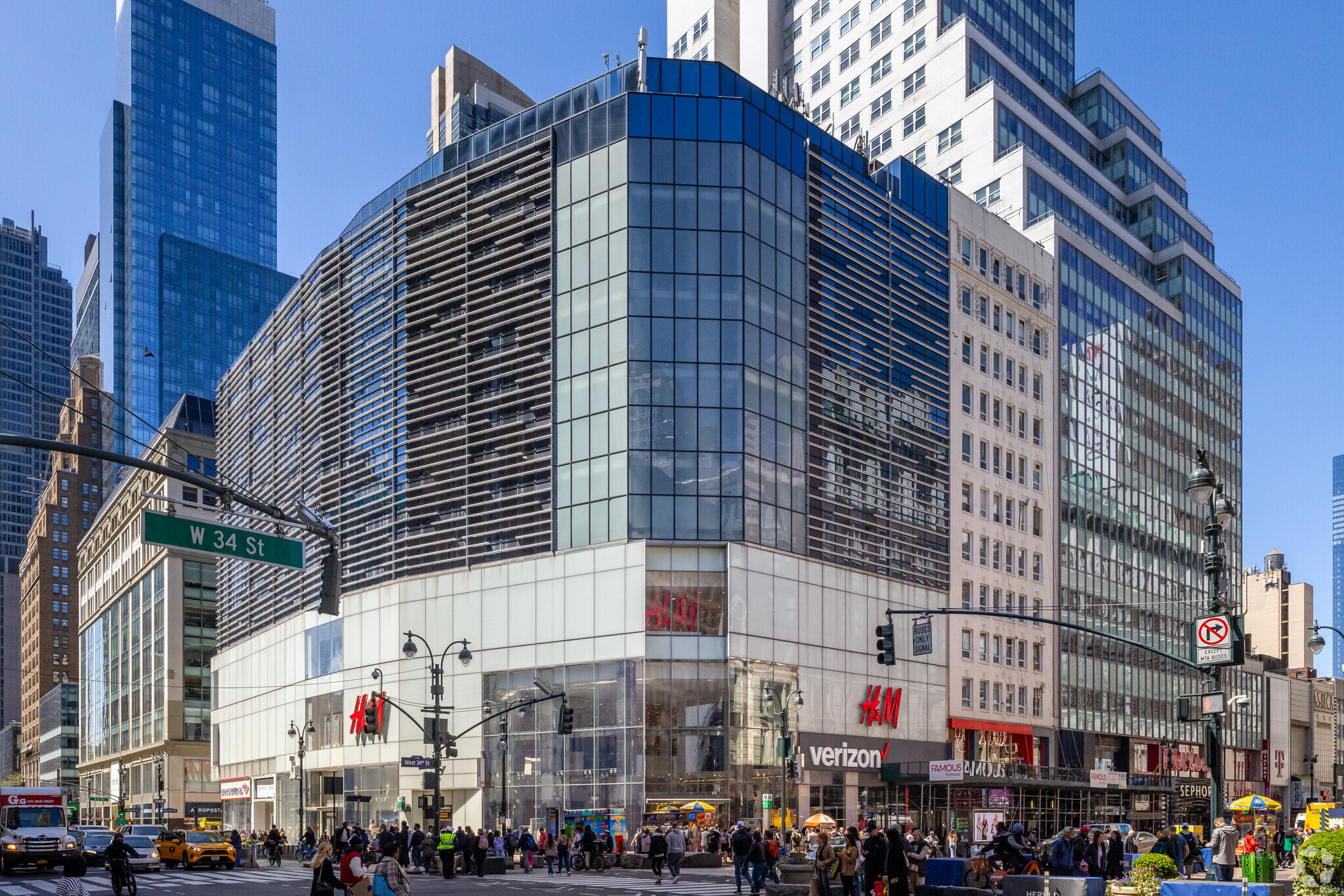 1 Herald Sq, New York, NY à louer Photo du bâtiment- Image 1 de 7