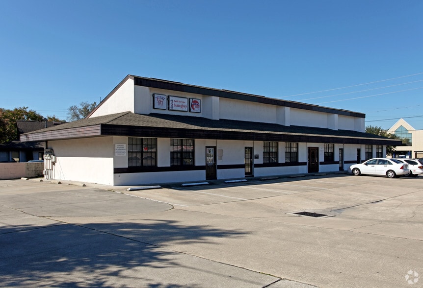 813 Deltona Blvd, Deltona, FL for lease - Building Photo - Image 3 of 13
