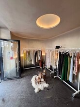 Retail in Paris for lease Building Photo- Image 2 of 4
