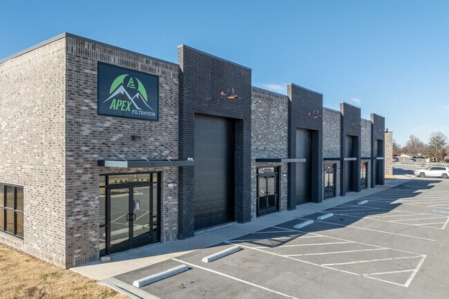 Plus de détails pour 822 White Rd, Springdale, AR - Local d'activités à louer