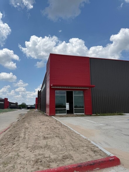 16313 North Fwy 28, Houston, TX for sale - Building Photo - Image 3 of 5