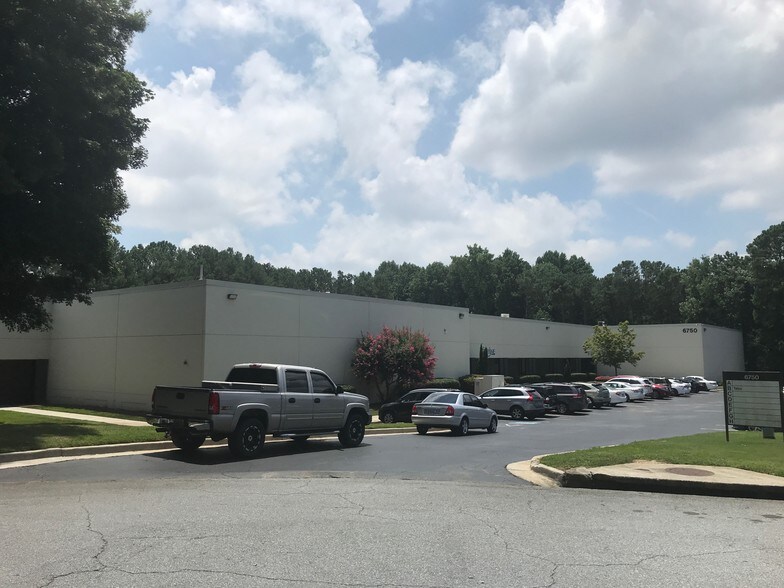 6690 Jones Mill Ct, Norcross, GA à louer - Photo principale - Image 3 de 6