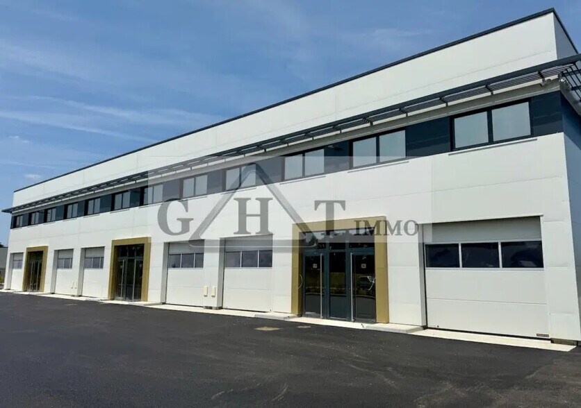 Industriel dans Saint-Pierre-du-Perray à louer - Photo du bâtiment - Image 3 de 4