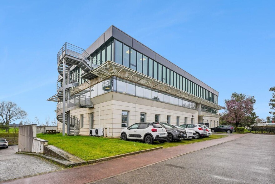 6 Rue Edison, Bron à vendre - Photo du bâtiment - Image 3 de 14