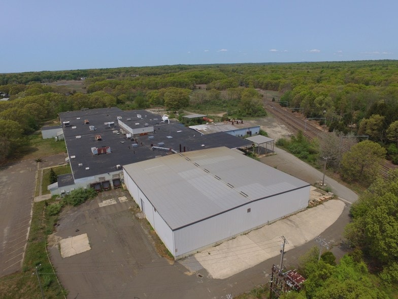 140 Knollwood Dr, Clinton, CT for lease - Primary Photo - Image 1 of 6