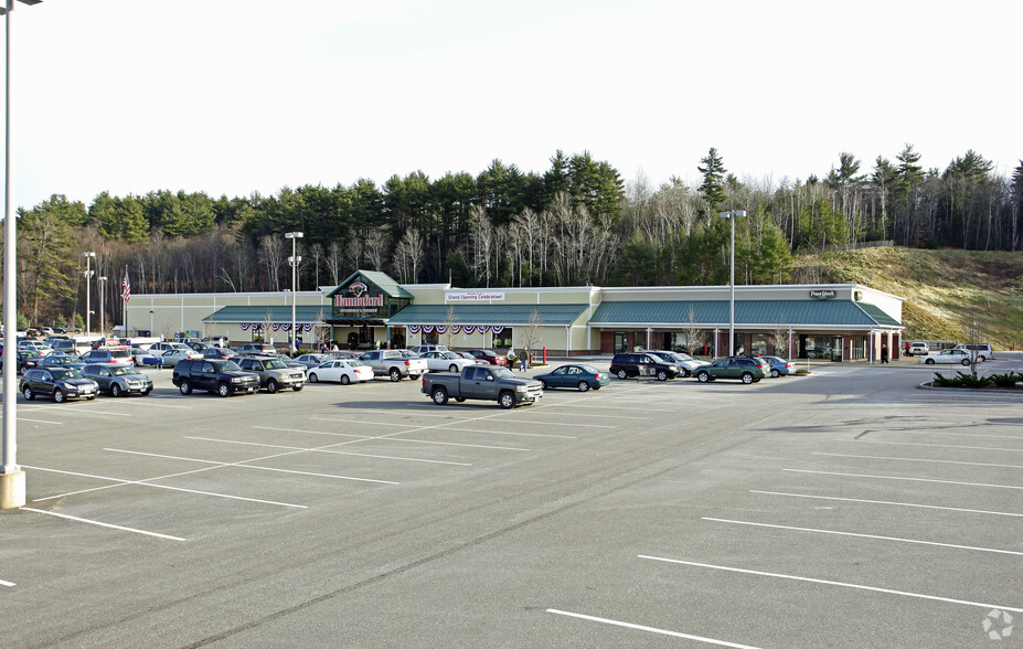 1425 Lake Shore Rd, Gilford, NH for lease - Primary Photo - Image 1 of 2