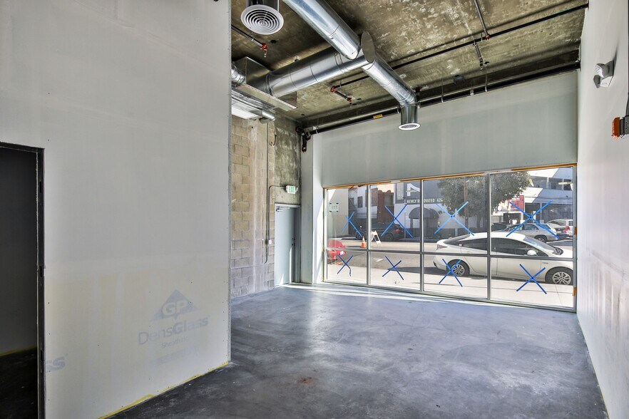 719 S Hoover St, Los Angeles, CA à louer - Photo intérieure - Image 3 de 12