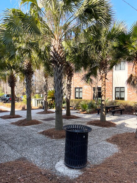 505 Belle Hall Pky, Mount Pleasant, SC à vendre - Photo du bâtiment - Image 3 de 11