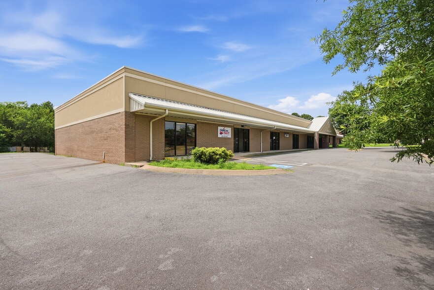 2215 E Oak St, Conway, AR for lease - Building Photo - Image 2 of 11
