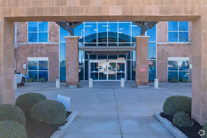 4015 Interstate 45 N, Conroe, TX à louer - Photo du bâtiment - Image 3 de 6