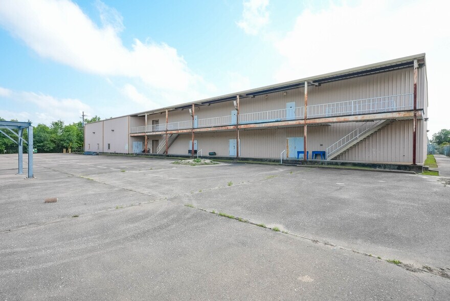 3194 Highway 69 N, Nederland, TX à vendre - Photo du bâtiment - Image 3 de 8