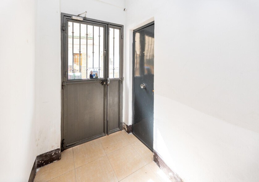 Calle Gras y Granollers, 16, Granada, Granada for sale - Interior Photo - Image 2 of 15
