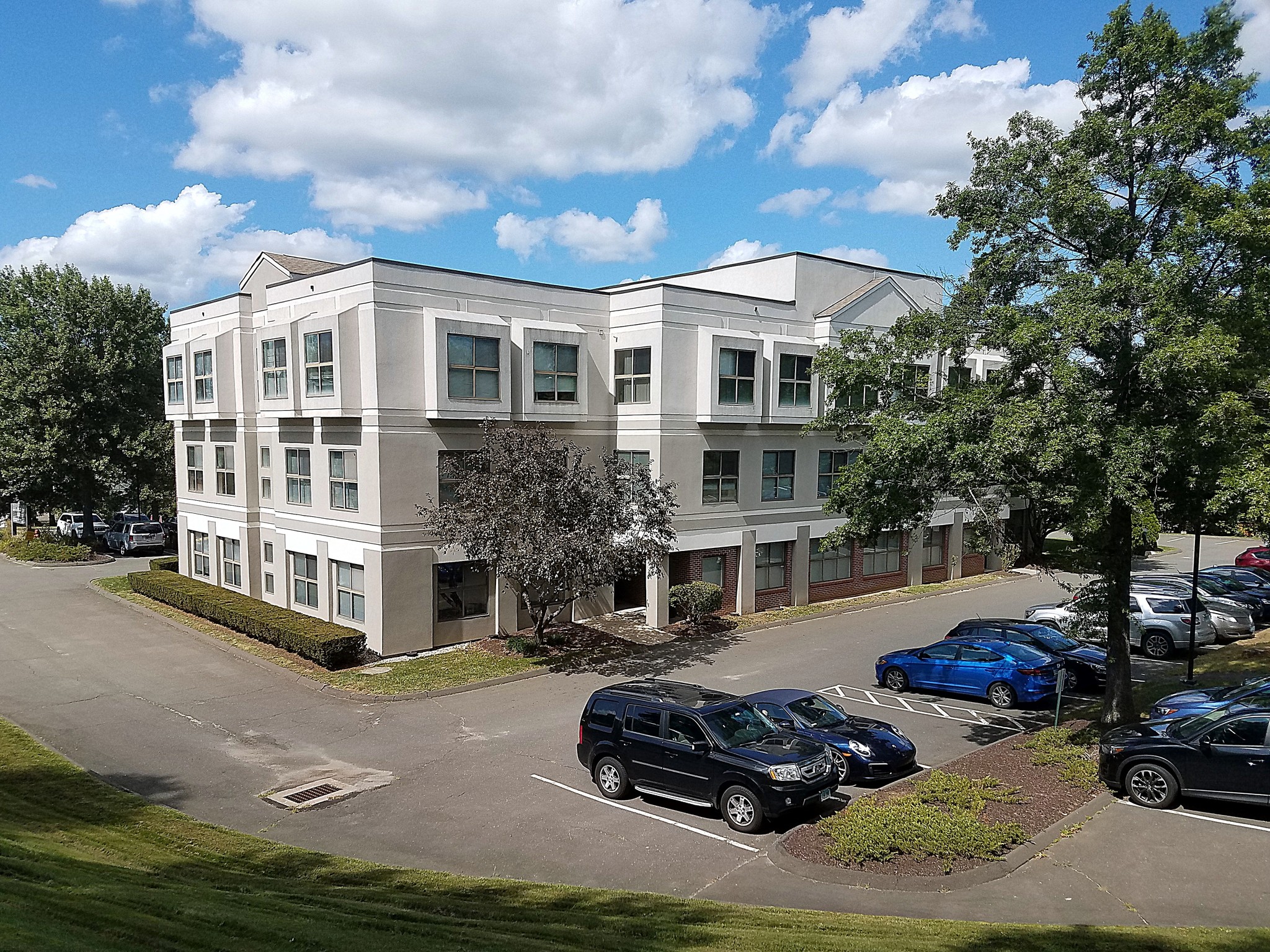 2 Pomperaug Office Park, Southbury, CT à vendre Photo du bâtiment- Image 1 de 1