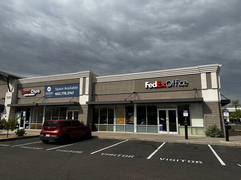 1920 S Stapley Dr, Mesa, AZ à louer - Photo du bâtiment - Image 2 de 5