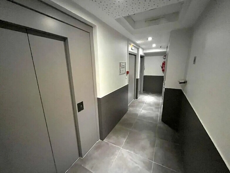 Bureau dans Saint-Germain-en-Laye à louer - Photo du bâtiment - Image 3 de 12