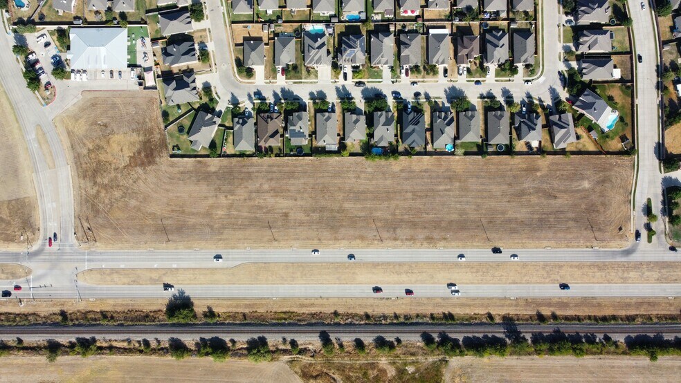 1370 NW John Jones Dr, Burleson, TX à vendre - Photo du bâtiment - Image 2 de 2