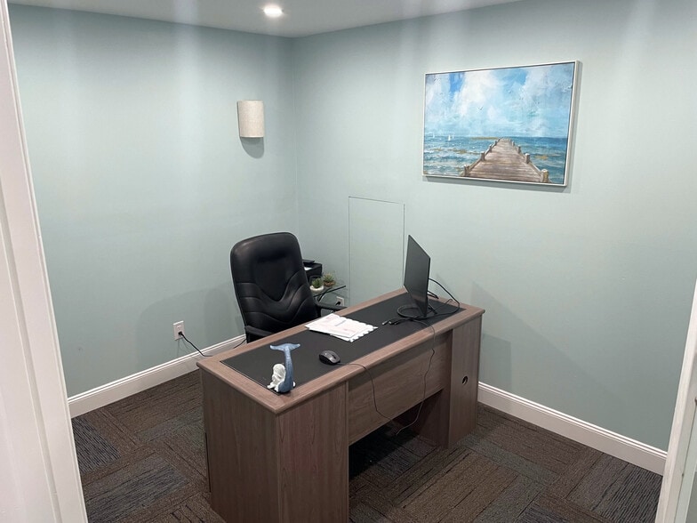 3472 NE Savannah Rd, Jensen Beach, FL for lease - Interior Photo - Image 1 of 13