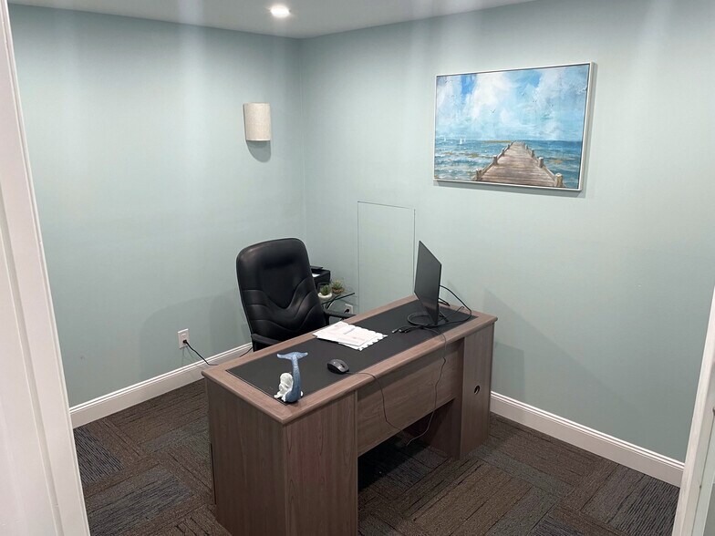 3472 NE Savannah Rd, Jensen Beach, FL à louer - Photo intérieure - Image 1 de 13