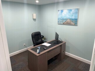 Plus de détails pour 3472 NE Savannah Rd, Jensen Beach, FL - Bureau à louer