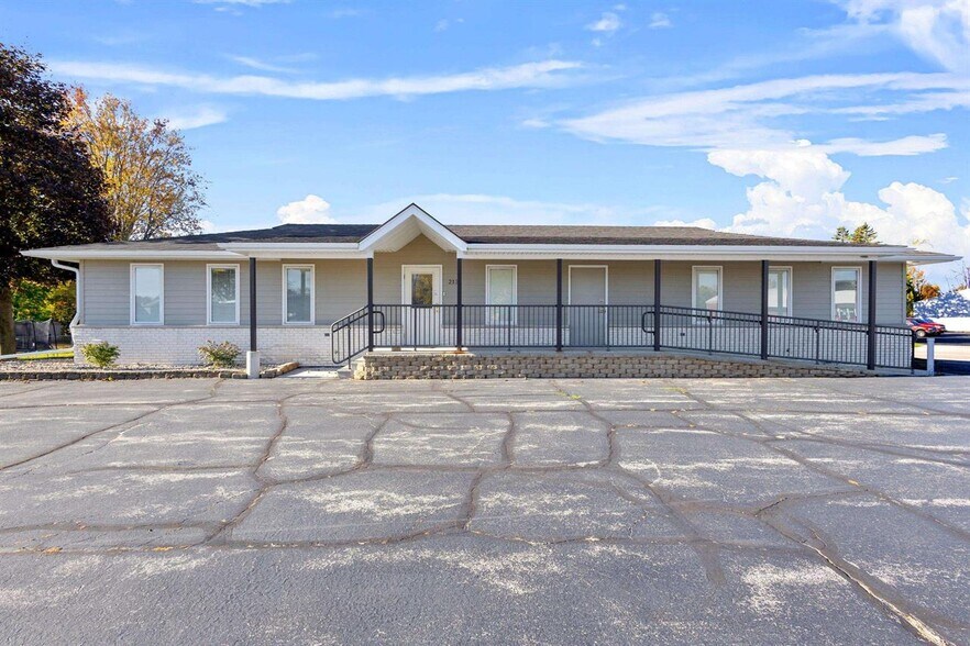 2131 Calumet Dr, New Holstein, WI à louer - Photo du bâtiment - Image 3 de 42