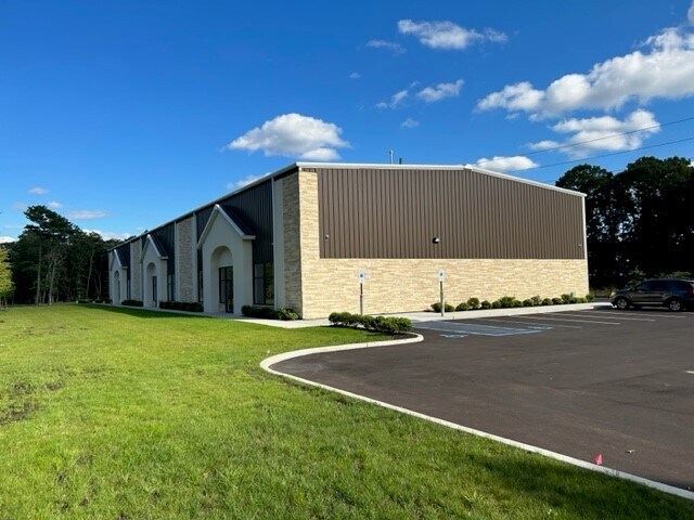 111 Long Island Ave, Yaphank, NY à louer - Photo du bâtiment - Image 1 de 5