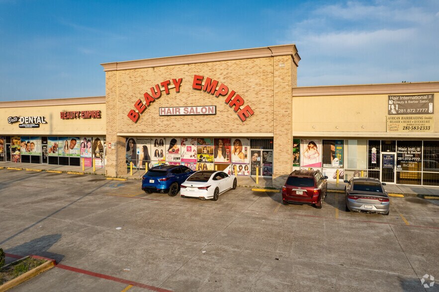 15002 Ella Blvd, Houston, TX à louer - Photo du bâtiment - Image 2 de 8