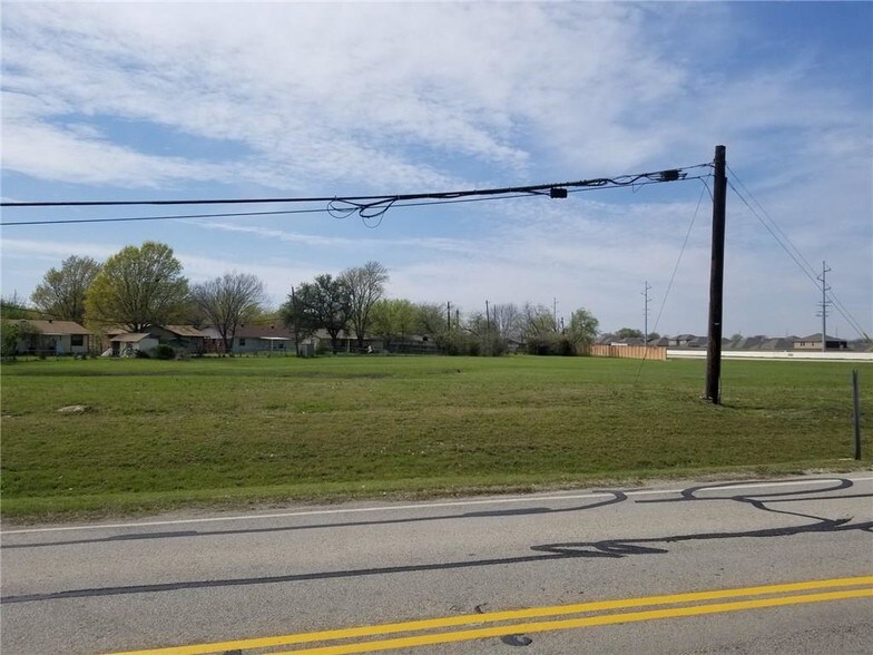 4209 Stuart Rd, Denton, TX à vendre - Photo du bâtiment - Image 2 de 10