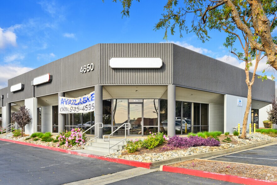 4650 Arrow Hwy, Montclair, CA à louer - Photo du bâtiment - Image 3 de 9