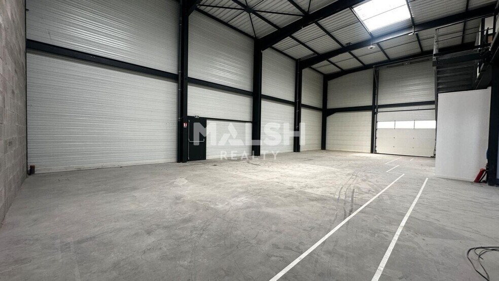 Flex in Trévoux for lease - Building Photo - Image 2 of 12
