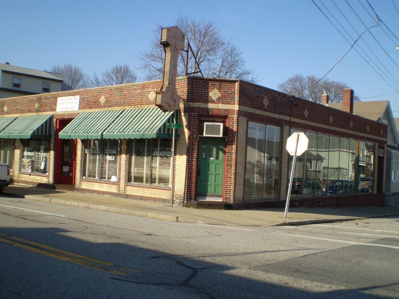 132-134 Waterman Ave, East Providence, RI for sale - Building Photo - Image 1 of 1