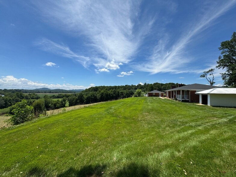 598 Miles View Drive, Mills River, NC for sale - Building Photo - Image 2 of 27