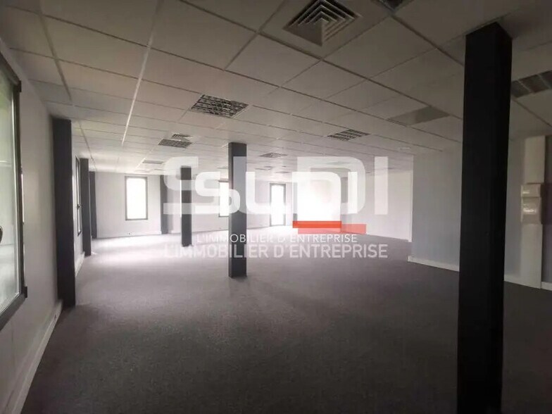 80 Rue Condorcet, Vaulx-Milieu for lease - Interior Photo - Image 2 of 7