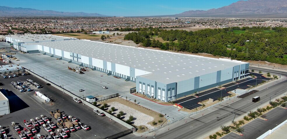 3325 E Washburn Rd, North Las Vegas, NV à louer - Photo du bâtiment - Image 2 de 9