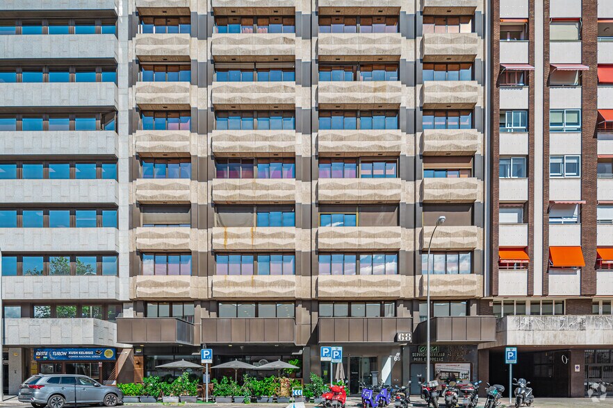 Calle de Orense, 68, Madrid, Madrid à louer - Photo du bâtiment - Image 3 de 3