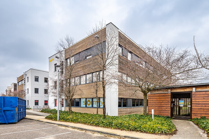 Office in Saint-Priest for lease - Building Photo - Image 2 of 4