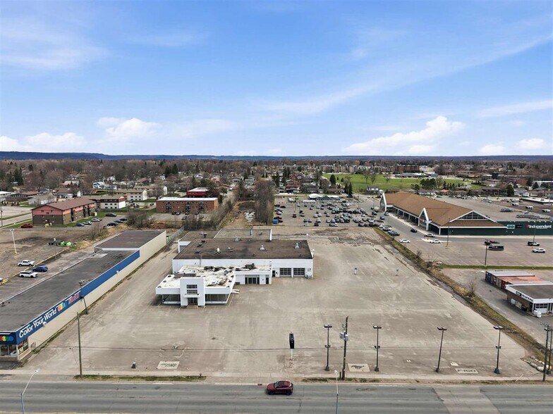 68 Great Northern Rd, Sault Ste. Marie, ON for lease - Building Photo - Image 2 of 11