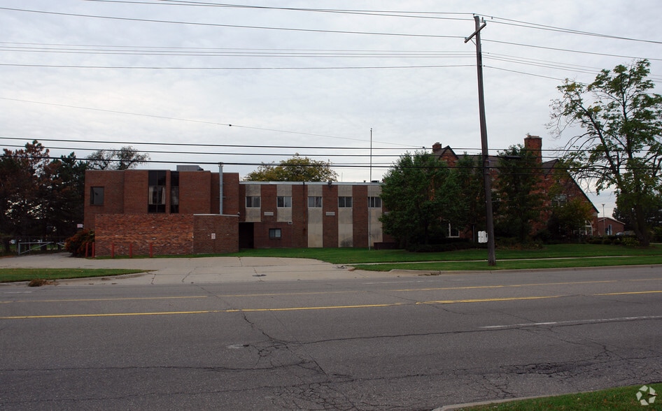 6902 Chicago Rd, Warren, MI for sale - Building Photo - Image 3 of 5