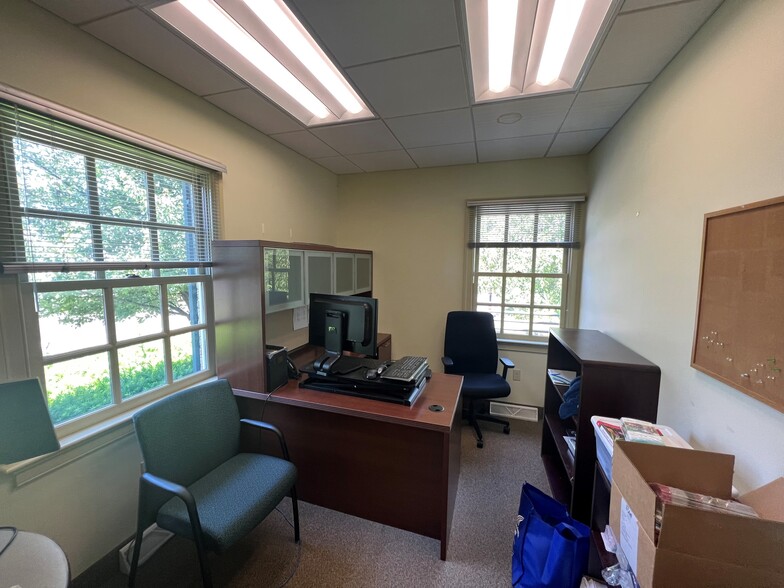 100 Progress Dr, Doylestown, PA for lease - Interior Photo - Image 3 of 11