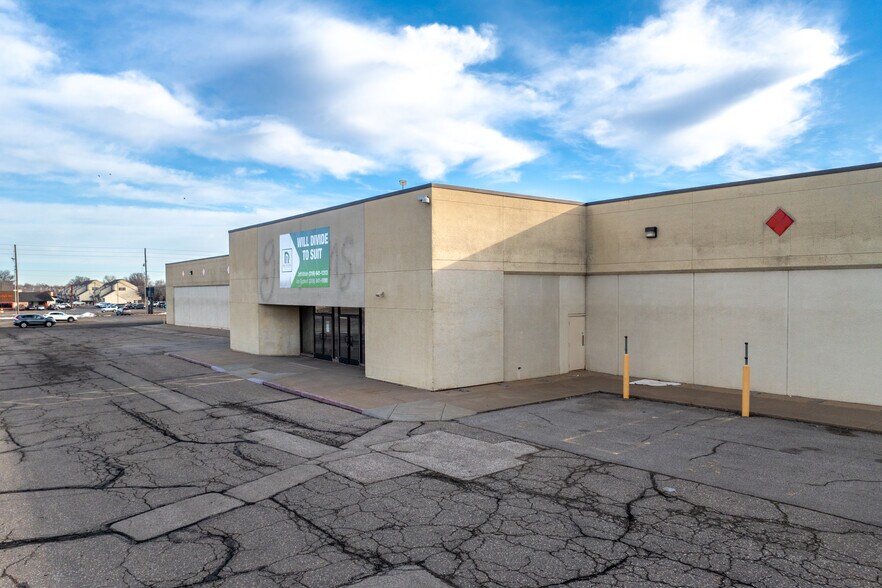 7011 W Central Ave, Wichita, KS à louer - Vidéo aérienne - Image 2 de 21