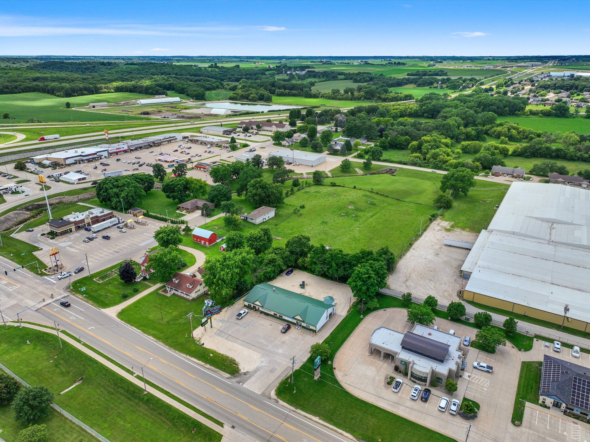 1430 9th St SE, Dyersville, IA for sale Primary Photo- Image 1 of 12
