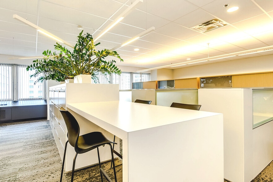 895 Rue De La Gauchetière O, Montréal, QC for lease - Interior Photo - Image 2 of 8