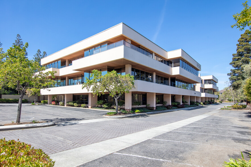 1975 W El Camino Real, Mountain View, CA à louer - Photo du bâtiment - Image 1 de 15