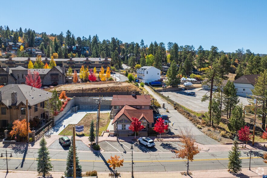 40645 Village Dr, Big Bear Lake, CA à vendre - Photo du bâtiment - Image 2 de 5