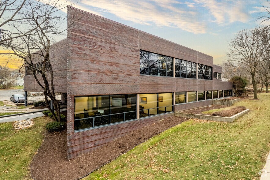 6411 Mineral Point Rd, Madison, WI à louer - Photo du bâtiment - Image 1 de 4