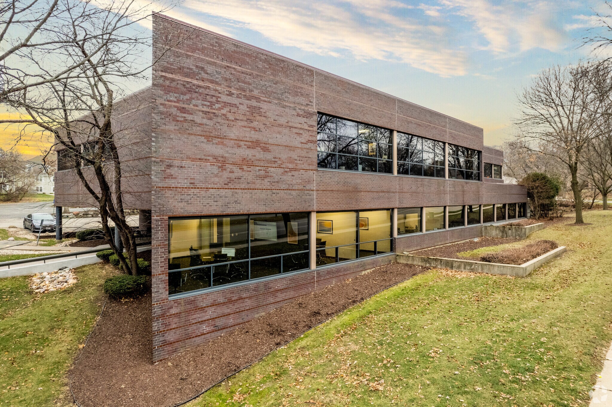 6411 Mineral Point Rd, Madison, WI à louer Photo du bâtiment- Image 1 de 5