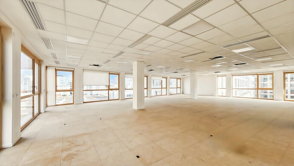 Office in Ivry-sur-Seine for lease - Building Photo - Image 2 of 9