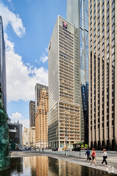 1330 Avenue of the Americas, New York, NY à louer - Photo du bâtiment - Image 2 de 10