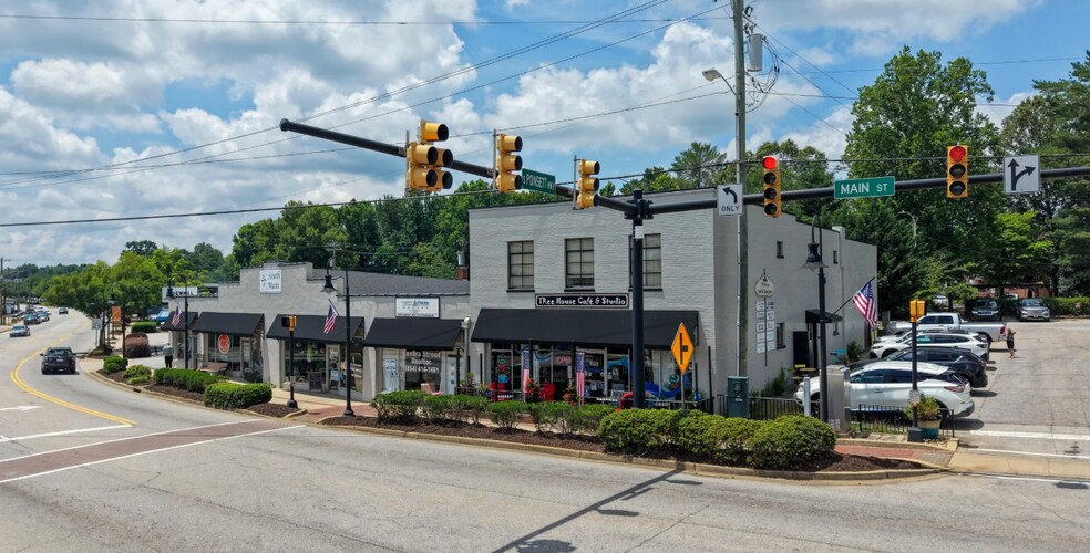 27 S Main St, Travelers Rest, SC à vendre - Photo du bâtiment - Image 1 de 3