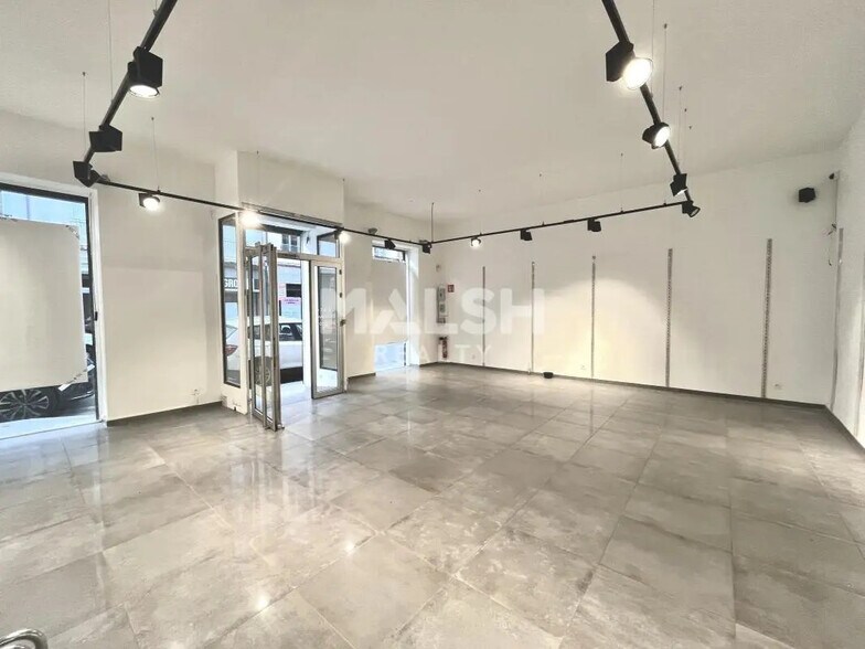 Retail in Lyon for lease - Interior Photo - Image 2 of 6