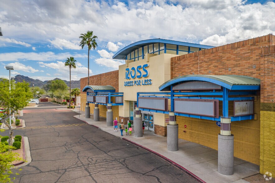 8929 N Central Ave, Phoenix, AZ à louer - Photo du bâtiment - Image 3 de 12